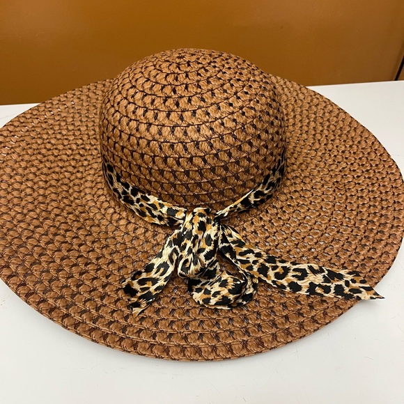 Ladies hat for sale - Picture 3 of 4